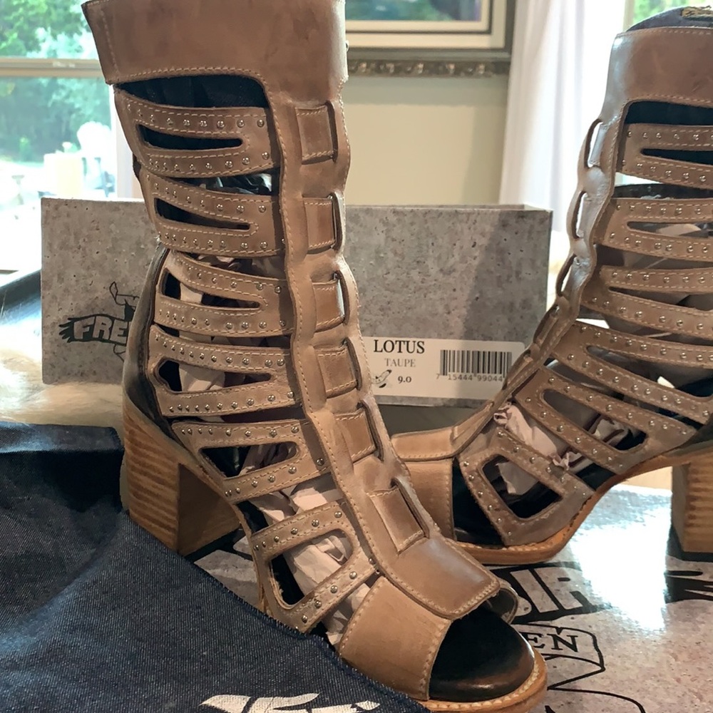 Freebird Lotus Taupe sandals/heels